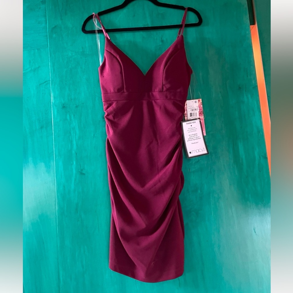 Short and sexy Burgundy Dress, size small, NWT, with built in bra